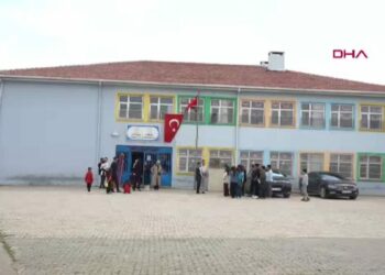 Şırnak’ta 100 çocuk hayallerini resmetti, dileklerin yazıldığı 106 balon gökyüzüne bırakıldı