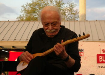 Müzisyen Cahit Berkay, Bursa’da konser verdi