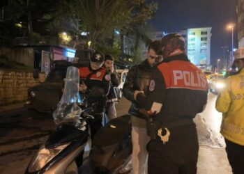 Kadıköy'de helikopter destekli 'Huzur İstanbul' denetimi