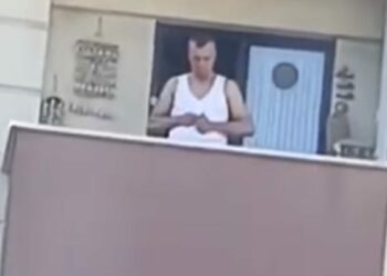 Pendik'te balkonda silah şarjörüne mermi dolduran şüpheli yakalandı