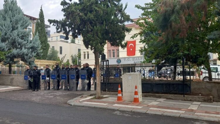 Şanlıurfa'da Halfeti Belediyesi'nde 'yolsuzluk' operasyonu; 49 gözaltı