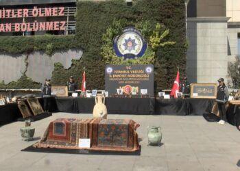 İstanbul'daki tarihi eser operasyonlarında 12 şüpheli yakalandı; 374 eser ve obje ele geçirildi