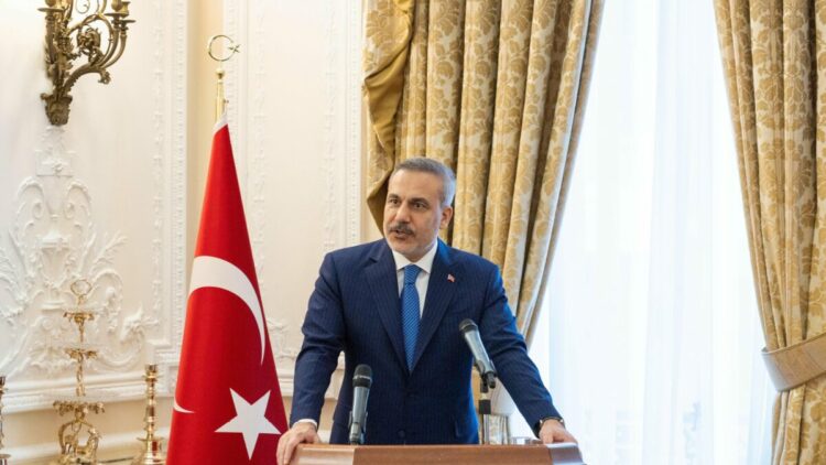 Dışişleri Bakanı Fidan, Londra’da Türk iş insanlarıyla buluştu