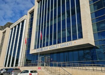 Banyo duvarını delip gizli kamerayla komşusu ve kızlarını kayda alan şüpheli tutuklandı