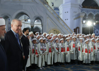 Cumhurbaşkanı Erdoğan, Çamlıca Camii'nde 333 hafızın icazet törenine katıldı