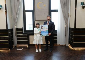 Şehit polisin 9 yaşındaki kızı, Uluslararası İngilizce Olimpiyatı'nda dünya 3'üncüsü oldu