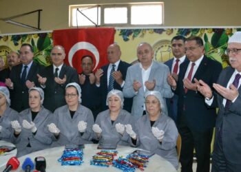 Manisa'da saçılacak 10 ton mesir macunu için dua edildi