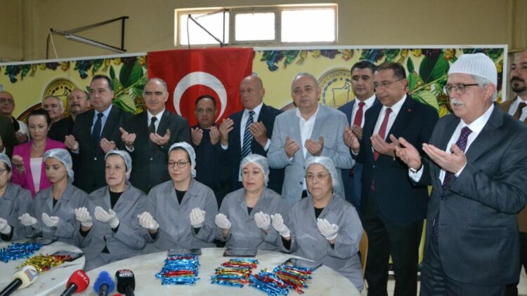 Manisa'da saçılacak 10 ton mesir macunu için dua edildi