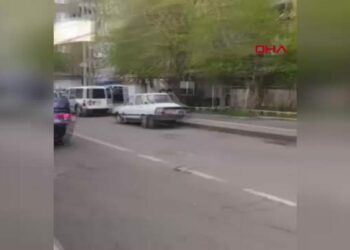 Diyarbakır’da 4 aracın karıştığı kazada 2 yaralı