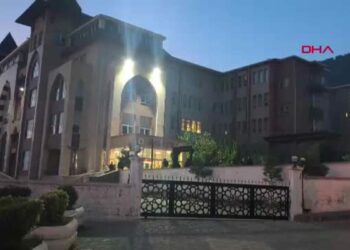 Deprem davasında 'şov' tartışması gerginliğe neden oldu; 1 tahliye