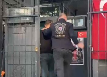 İzmir'de çeşitli suçlardan aranan 131 kişi yakalandı
