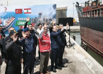 Lübnan’a gidecek yardım gemisi, Mersin'den yola çıktı