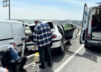 Adıyaman'da 2 otomobil çarpıştı; 6 yaralı