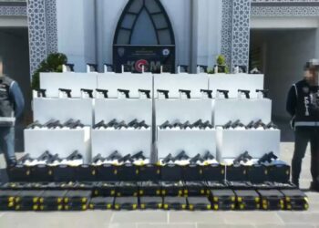 Durdurulan minibüste 60 tabanca ile mühimmat ele geçirildi