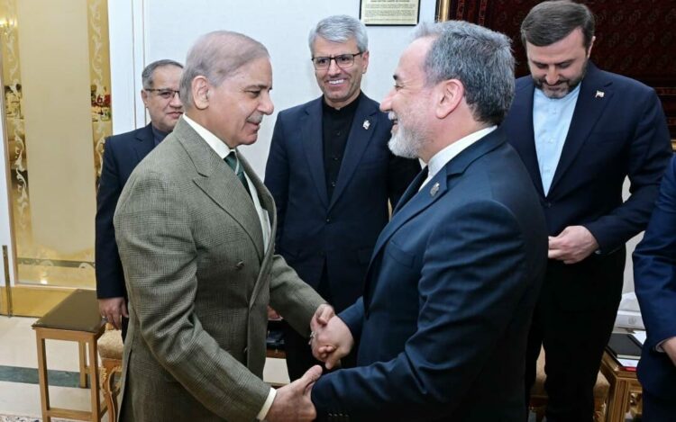 İran Dışişleri Bakanı Arakçi, Pakistan Başbakanı Şerif ile bir araya geldi