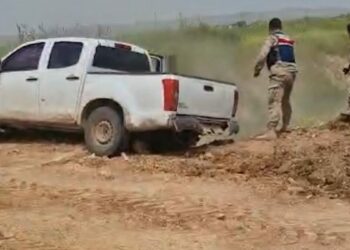 Türkiye sınırında, insan kaçakçılarıyla kovalamaca anı kamerada: 3 gözaltı