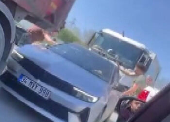 Başakşehir'de polisin 'dur' ihtarına uymadı; otomobilin lastikleri indirilerek yakalandı