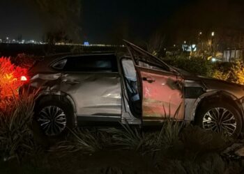 Fatih’te takla atan otomobil parka savruldu: 1 yaralı