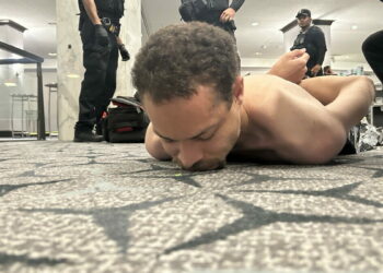 ABD Başkanı Trump, katıldığı yemekte silah sesleri duyulması üzerine salondan çıkarıldı