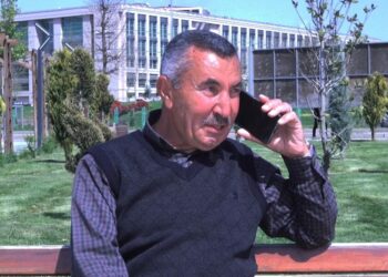 1,5 milyon liralık altınlarını ‘polis’ olarak tanıtan dolandırıcılara kaptırmıştı; uyarıda bulundu