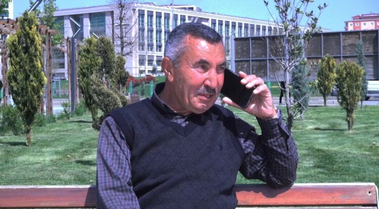 1,5 milyon liralık altınlarını ‘polis’ olarak tanıtan dolandırıcılara kaptırmıştı; uyarıda bulundu