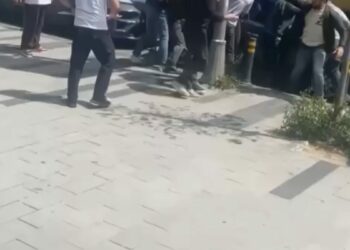 Mecidiyeköy'de kavgayı ayırmak istedi tekme ve yumruklarla darbedildi