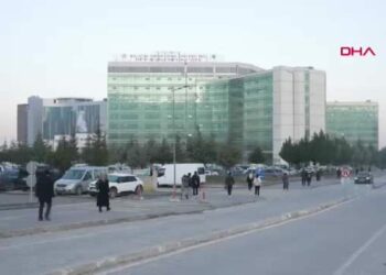 Doktordan hemşire annesine sürpriz