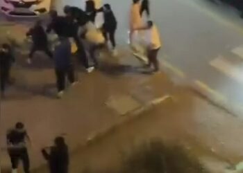 Başakşehir'de iki grup arasında çıkan kavga kamerada