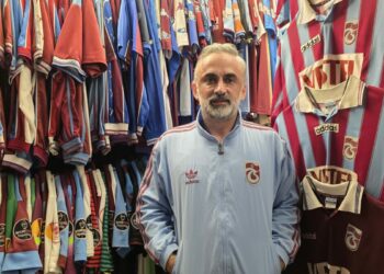 Trabzonspor tutkusuyla evinde formalarından müze yaptı