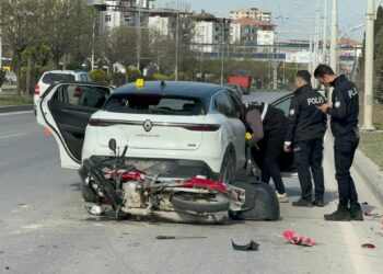 Otomobille çarpışan motosikletin sürücüsü öldü
