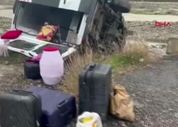 Muş’ta yolcu minibüsü dereye yuvarlandı: 16 yaralı