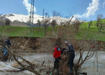 Şemdinli'de dereye düşen 8 yaşındaki Osman için arama çalışması başlatıldı