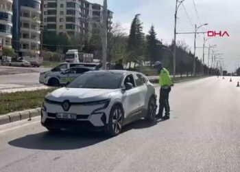 Otomobil ile çarpışan motosiklet sürücüsü öldü