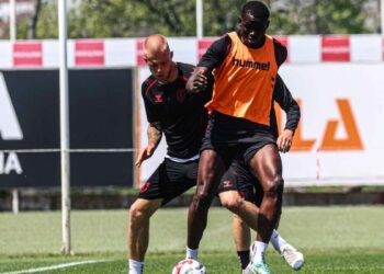 Samsunspor, Corendon Alanyaspor maçının hazırlıklarını tamamlayarak Antalya’ya hareket etti