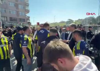Fenerbahçeli taraftarlar, RAMS Park'a doğru hareket etti