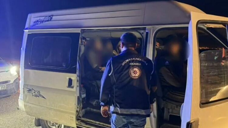 Hatay’da 14 kaçak göçmen yakalandı