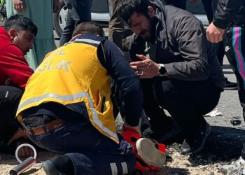 Niğde'de iki motosiklet kafa kafaya çarpıştı: 2 yaralı