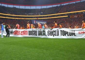 Derbi maçta 'Dezenformasyona Kırmızı Kart' mesajı