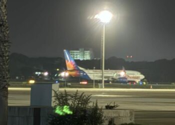 Uçakta rahatsızlanan pilot nedeniyle acil iniş