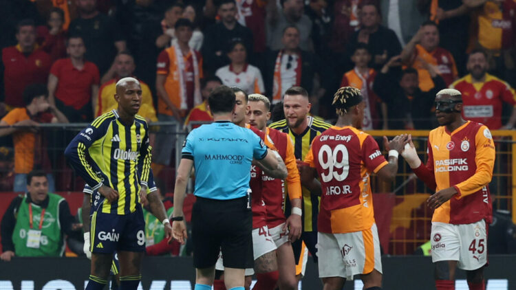 Galatasaray - Fenerbahçe: 1-0 (İLK YARI)