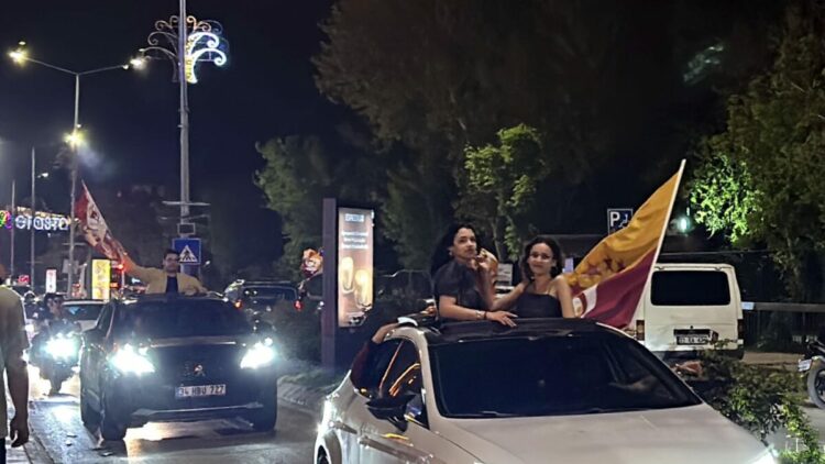 Edirne ve Tekirdağ'da Galatasaray taraftarları galibiyeti kutladı