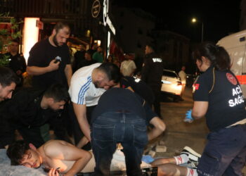 Antalya'da derbi zaferi kutlamasında Galatasaray taraftarı bıçaklı saldırıda yaralandı