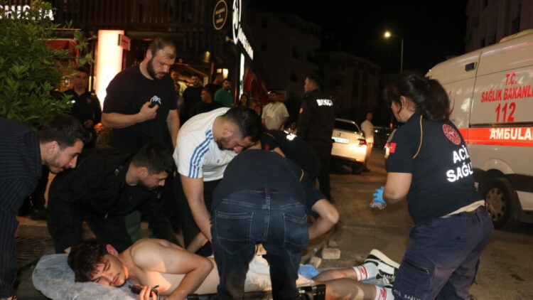 Antalya'da derbi zaferi kutlamasında Galatasaray taraftarı bıçaklı saldırıda yaralandı