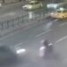 Şişhane’de otomobilin çarptığı motosiklet durağa daldı; kaza kamerada 1 ölü 3 yaralı