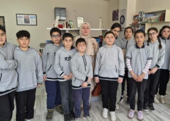 Depremde kaybettiği kızı ve damadı için kütüphane kurdu