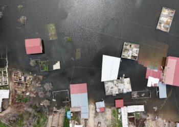 Baraj kapakları açıldı, boşaltılan 10 ev su altında kaldı