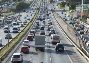 İstanbul'da sabah saatlerinde trafik yoğunluğu