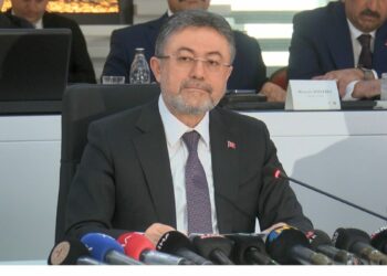 Bakan Yumaklı: Yangınlara havadan müdahale kapasitemizi 462 tona ulaştırdık