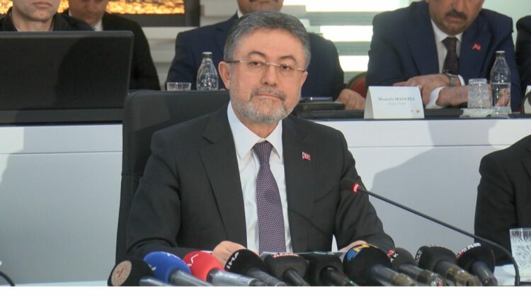 Bakan Yumaklı: Yangınlara havadan müdahale kapasitemizi 462 tona ulaştırdık