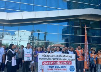 Bayraklı Belediyesi'nde memurlar eylemde